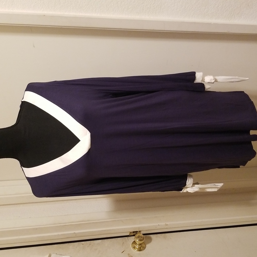 Women's nwt navy blue tunic v-neck